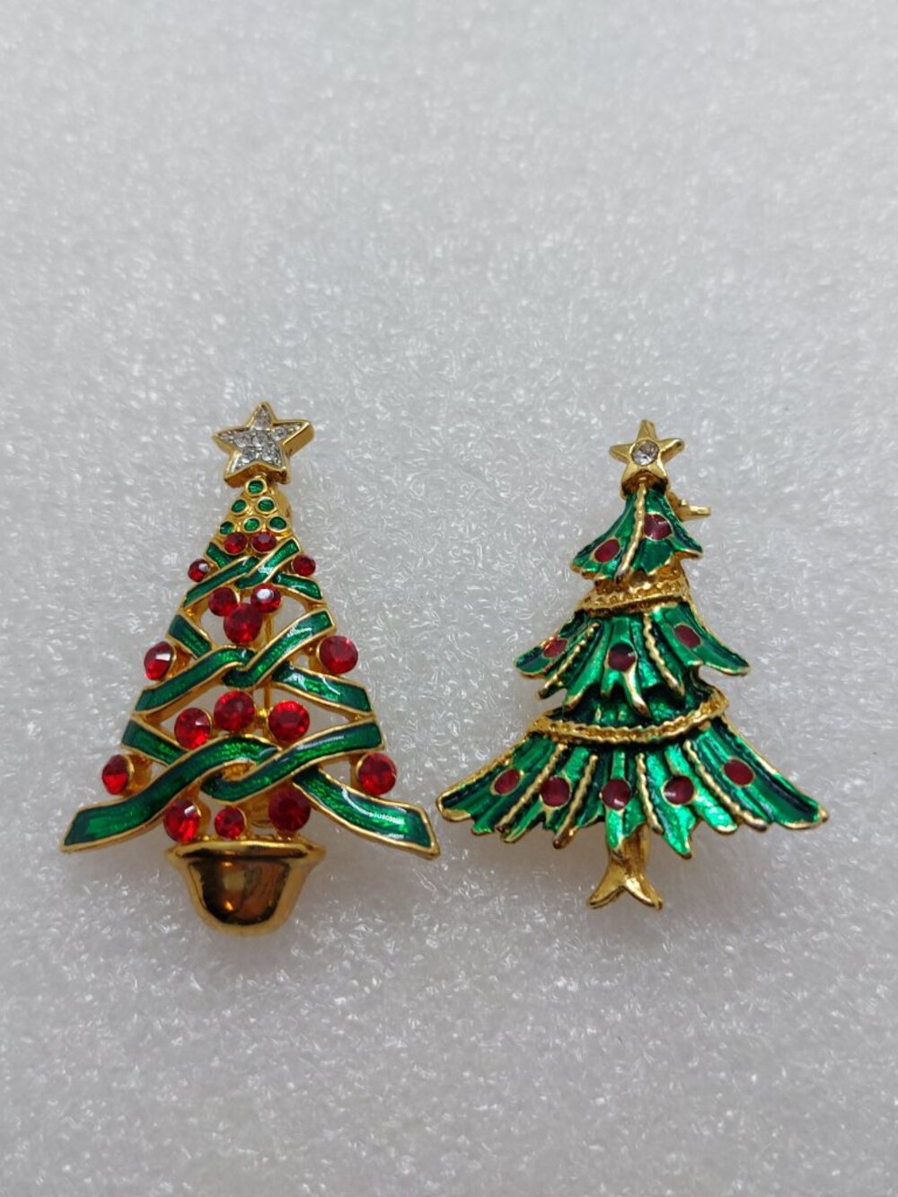2 Vintage Christmas Tree Gold Tone Brooch Pin Green Enamel Red & Clear Stones